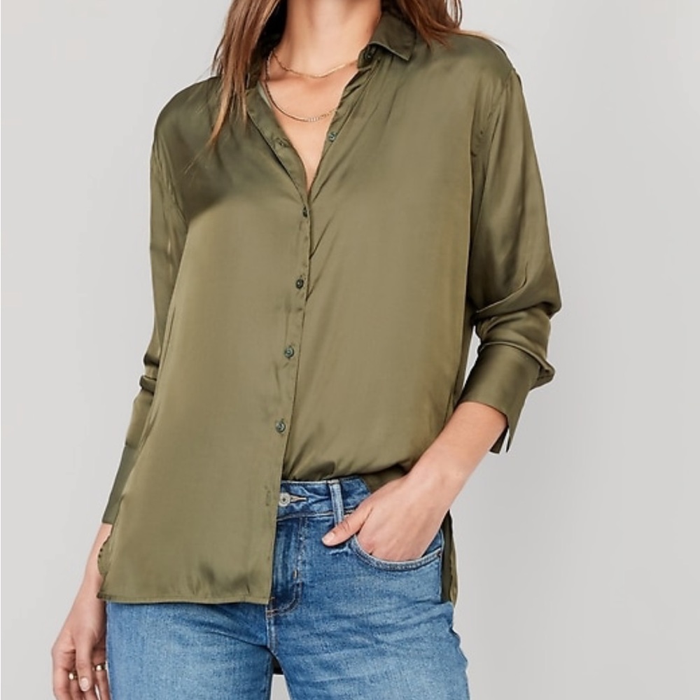 New with tags Silky Satin button down